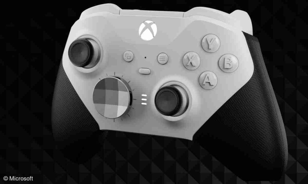 Microsoft Allegedly Developing New Xbox Controller With Touchpad