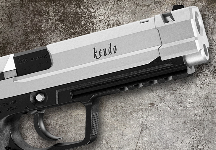 The Kendo Logo is engraved on the right side of the SG-09 R airsoft replica toy.