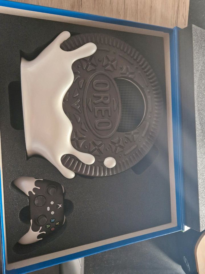 Oreo-themed Xbox Series S console and controller in a blue box.
