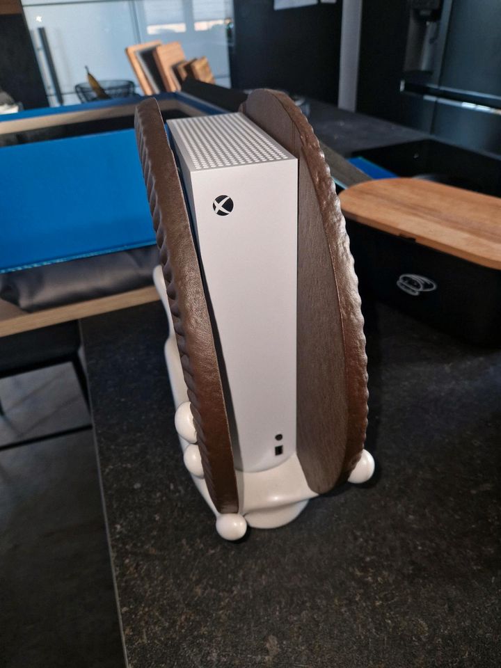 Oreo-themed Xbox Series S side view.